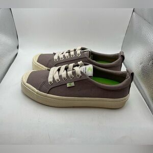 Cariuma OCA low womens gray canvas sneakers size 6